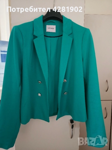 Дамски спортно-елегантен костюм.