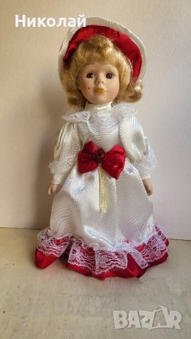 Красива порцеланова кукличка 
