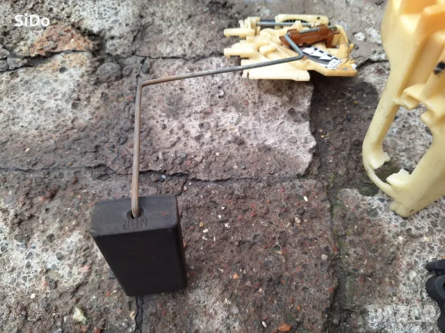 Оригинален поплавък, за Голф 3!, снимка 2 - Части - 48433480