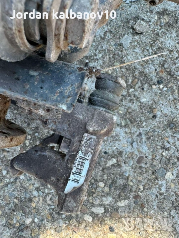 Окачване от задна лява страна на Туаран Touran само за 150Eur., снимка 8 - Части - 53309338