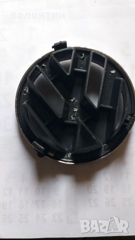 Предна емблема за решетката на голф 5 от 2004г до 2008г.12.5см, снимка 3 - Аксесоари и консумативи - 36961729