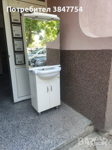 Шкаф за баня с огледало