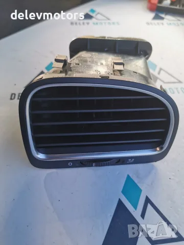 5K0819710D Вентилационна решетка на арматурно табло, дясна предна Volkswagen дясна предна позиция