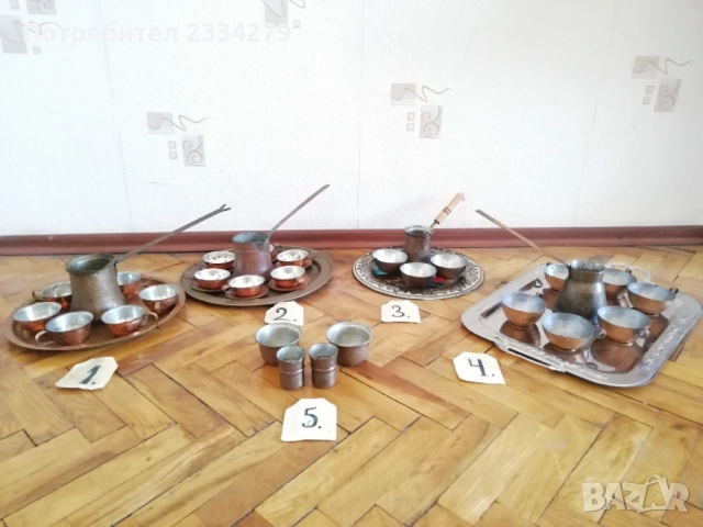 Медни сервизи за кафе, може и за греяна ракия. 