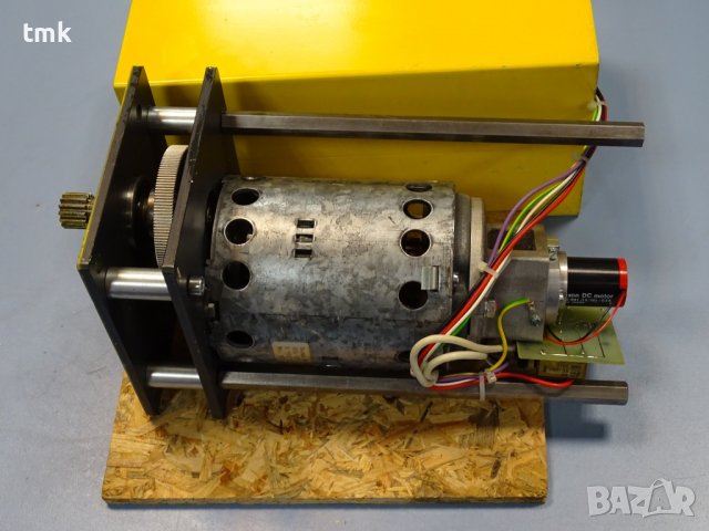 Мотор-редуктор за телоподаващо устройство ESAB 12V, снимка 11 - Електродвигатели - 36983195