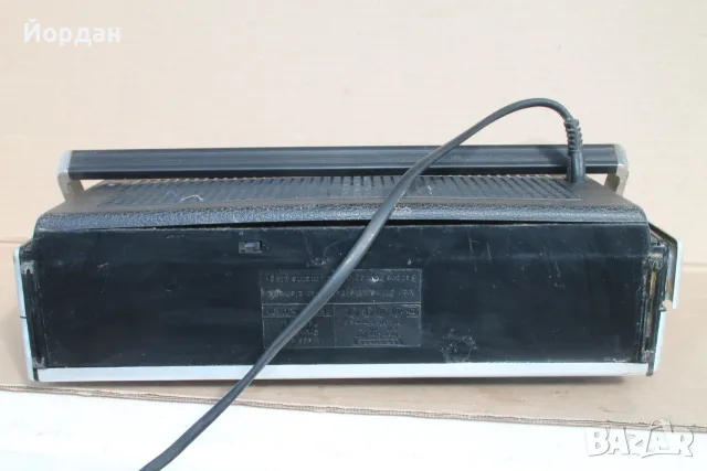 Радио ''Grundig Music Boy 1100'', снимка 12 - Радиокасетофони, транзистори - 56535157