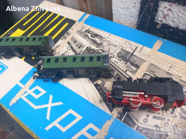 PIKO DZUNIOR с релси стрелка и захранваща, снимка 9 - Влакчета, самолети, хеликоптери - 52050764