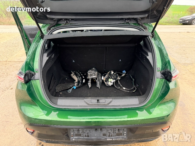 Peugeot 308 (P5), 1.2 Pure Tech 131 кс., двигател HNS, ск. кутия АТN8 автоматик, 12 000 km., 2024 г., снимка 13 - Автомобили и джипове - 52697292