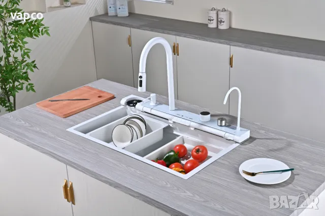 Бяла мултифункционална кухненска мивка с регулируем двоен водопад
