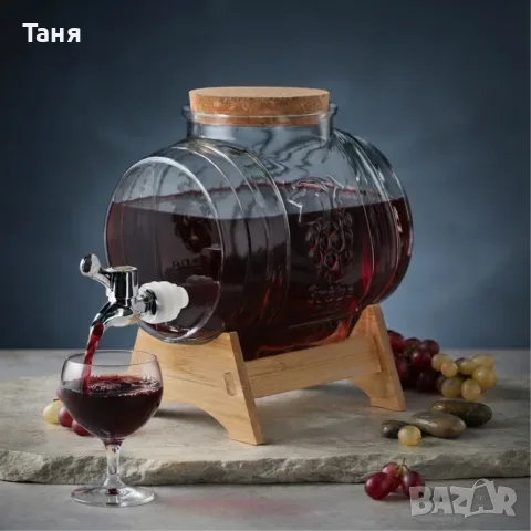 Елегантно стъклено буре за напитки 3 литра с дървена поставка и кран, снимка 3 - Бидони, бурета и бъчви - 55742219