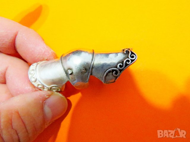 Уникален мъжки сребърен пръстен БРОНЯ - старинен и солиден с красиви орнаменти сребро, снимка 3 - Пръстени - 38603332