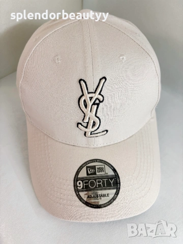 Yves Saint Laurent шапка с козирка цвят Крем