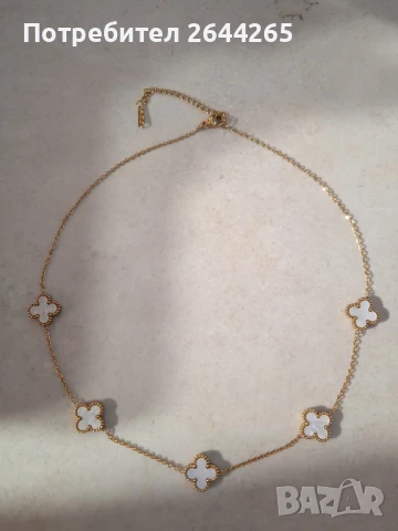 Колие Van Cleef със седефени детелини.