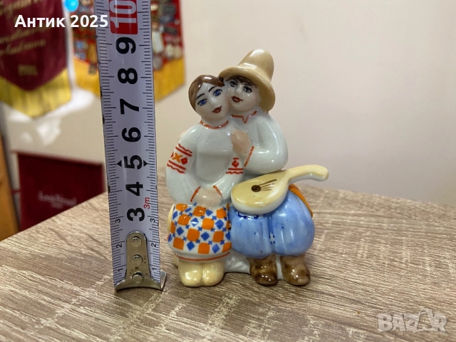 Фарфорова статуетка „Двойка на пейка“, СССР, снимка 2 - Антикварни и старинни предмети - 52536773