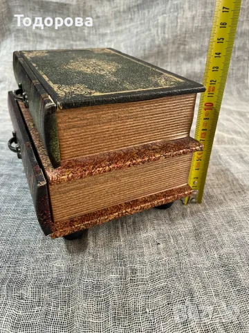 Кутия за бижута с форма на старинни книги, снимка 6 - Антикварни и старинни предмети - 55771549