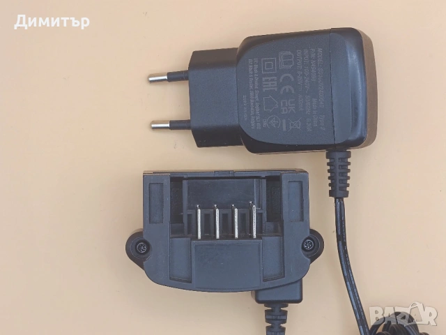 Black & Decker S010QV2400040 8-20V зарядно, снимка 2 - Винтоверти - 54094457