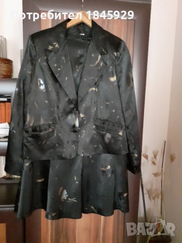 Дамски костюм от сатен и блузи