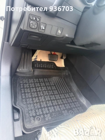 Toyota Auris 1.8 HYBRID, снимка 9 - Автомобили и джипове - 53561049