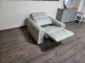 Светло сив-кремав кожен фотьойл с електрически релакс механизъм, снимка 5