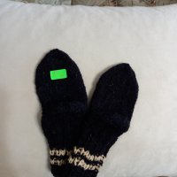 Ръчно плетени детски чорапи от вълна, снимка 1 - Чорапи - 38766928