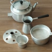 Стари алуминиеви ел.чайник,джезве,войнишко канче и форми за кекс, снимка 1 - Други - 37294527