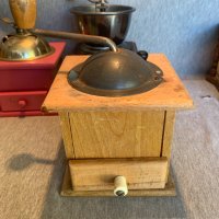 стара дървена мелничка за кафе  5, снимка 1 - Антикварни и старинни предмети - 42483975