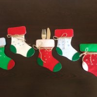 Коледни чорапчета за прибори / Коледна украса за маса , снимка 4 - Аксесоари за кухня - 34230295