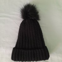 Зимни дамски шапки, снимка 2 - Шапки - 44475558