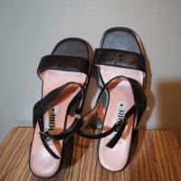 Нови кожени италиански черни сандали на широк ток, снимка 2 - Сандали - 29161387