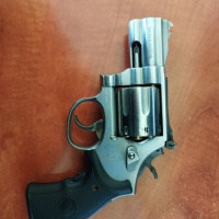 Продавам револвер Smith&Weston .357 mag , снимка 3 - Бойно оръжие - 44809728