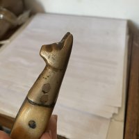 Красив дебел стоманен нож с месинг и куче, снимка 5 - Антикварни и старинни предмети - 44207476