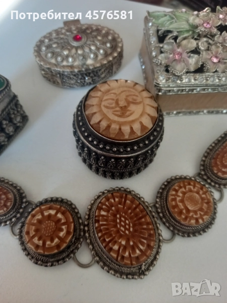 винтидж гривна и кути за бижута, снимка 1