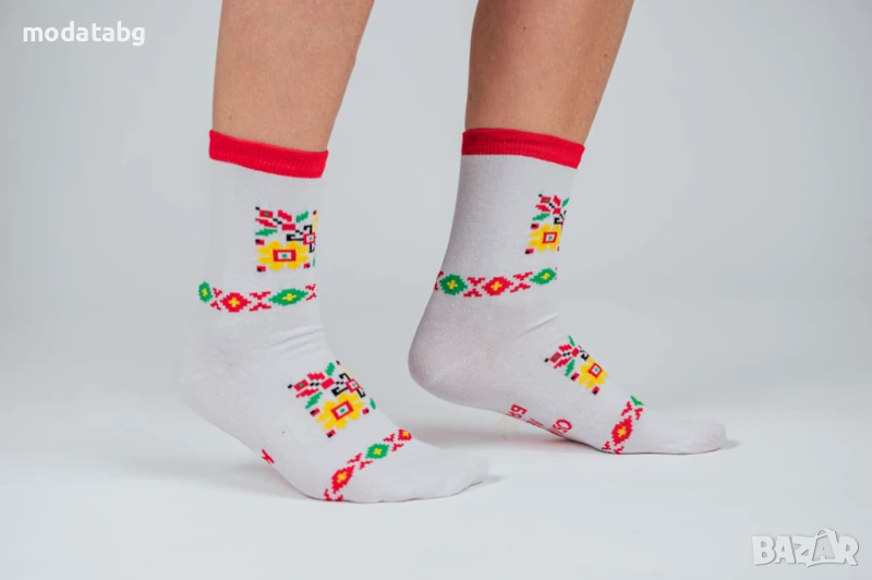 Чорапи с шевица и надпис "Я кажи ми облаче ле бяло", снимка 1