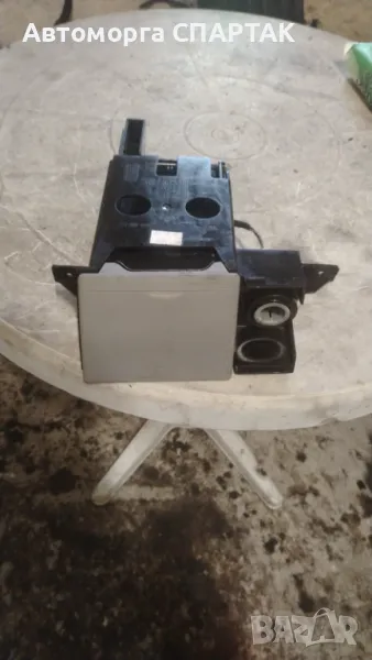 VW T5 T5 повдигаща поставка за чаша, снимка 1