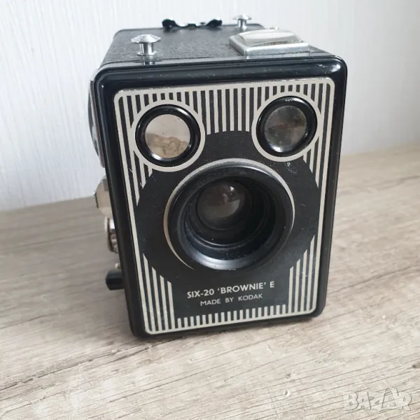 фотоапарат Kodak Six-20 Brownie, снимка 1