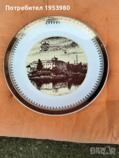 Порцеланова чиния за стена, снимка 1