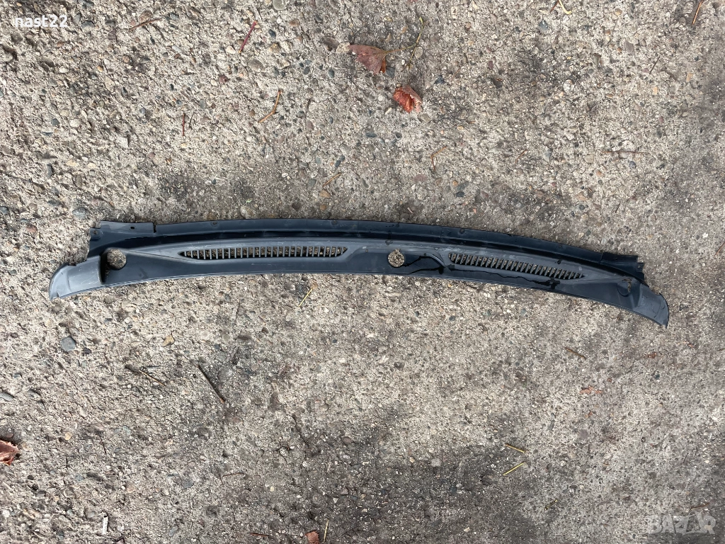 Пластмаса под преден прозорец за Сузуки Гранд Витара 1998-2005 год, снимка 1