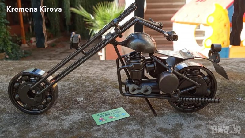 Сувенир мотор от метал. Подходящ подарък за любители на мотори. Бижута Луди гъби., снимка 1