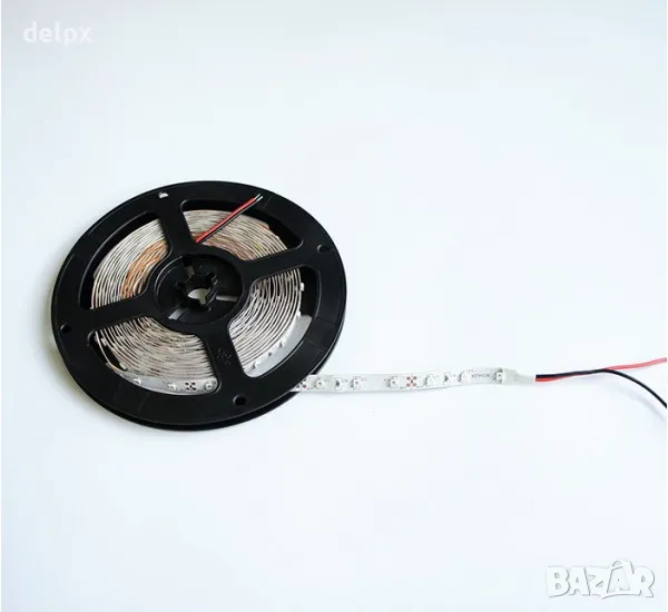 Светодиодна лента с 60 диода самозалепваща студено бяла 12V 4,8W, снимка 1