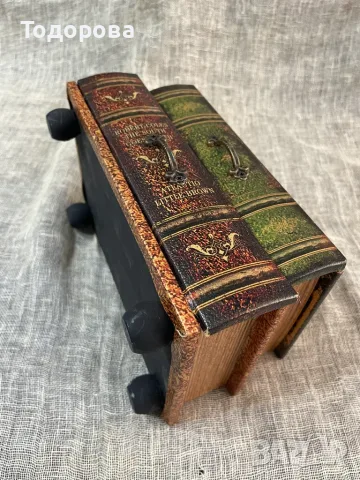 Кутия за бижута с форма на старинни книги, снимка 7 - Антикварни и старинни предмети - 55771549