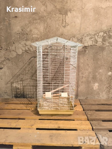 Продавам 1 клетка за папагал и една бонус при закупуването и. 