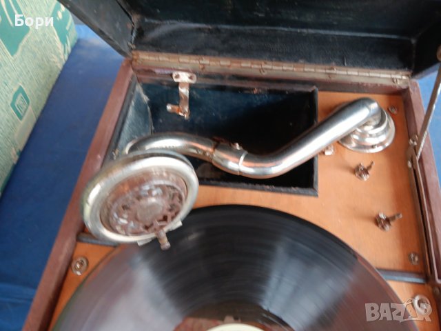 Стар грамофон с манивела, снимка 12 - Грамофони - 44394563
