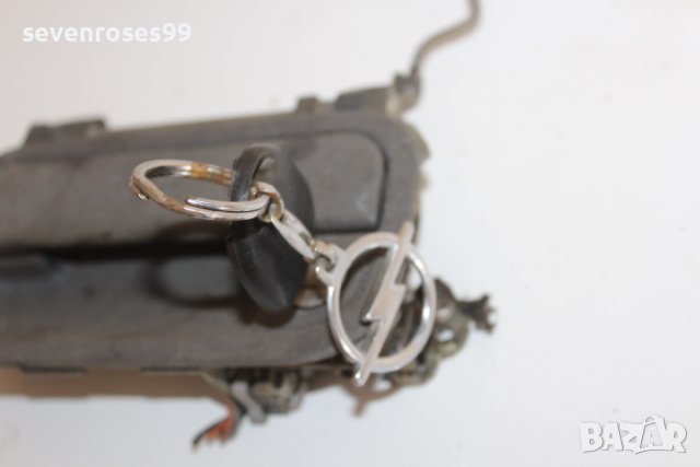 Дръжка външна предна лява с ключ Опел Вектра А 1.4i 1991 Opel Vectra A, снимка 3 - Части - 42834295