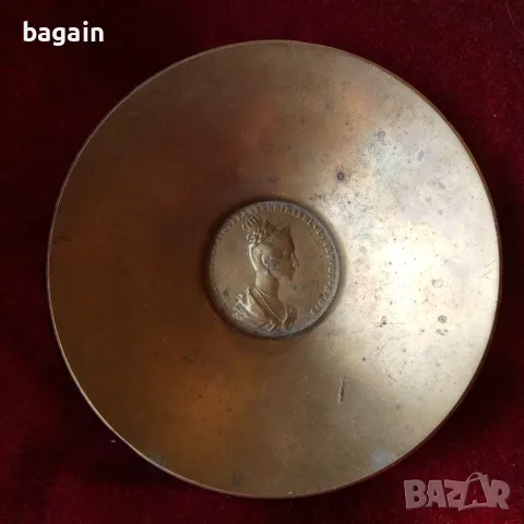 Бронзов съд. Чиния, блюдо.