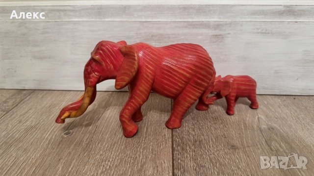 Розов слон с малкото си– Авторска дърворезба!