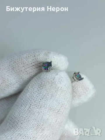 Сребърни обеци на щифт с камъни родирани