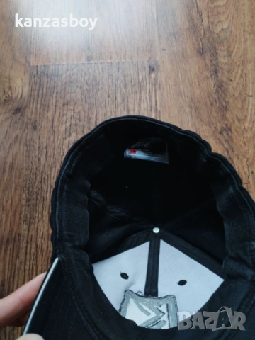 Karl Kani - страхотна мъжка шапка , снимка 6 - Шапки - 54358911