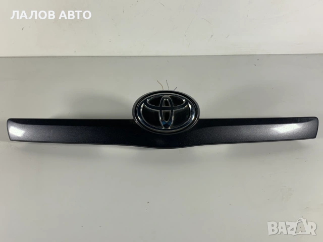 Лайсна капак багажник бутон отваряне врата Тойота Версо buton zaden kapak Toyota Verso 768110F050