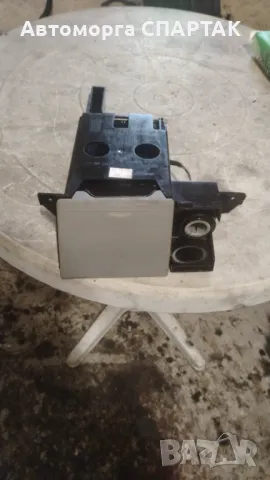 VW T5 T5 повдигаща поставка за чаша