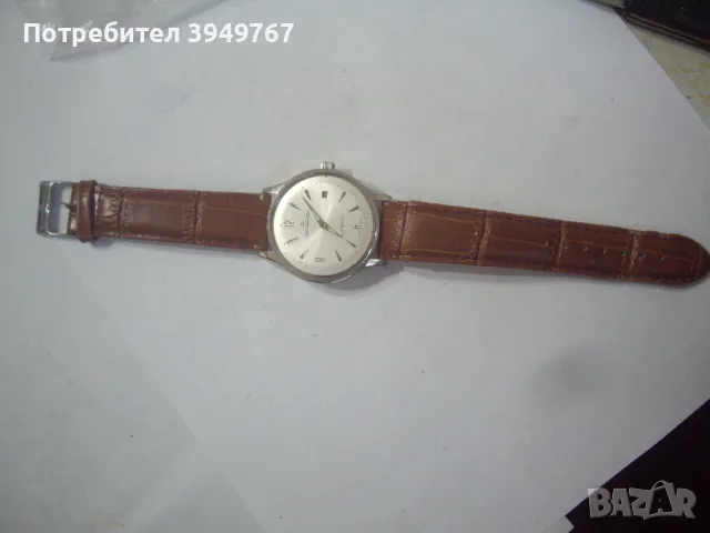 Стар швейцарски автоматичен часовник.